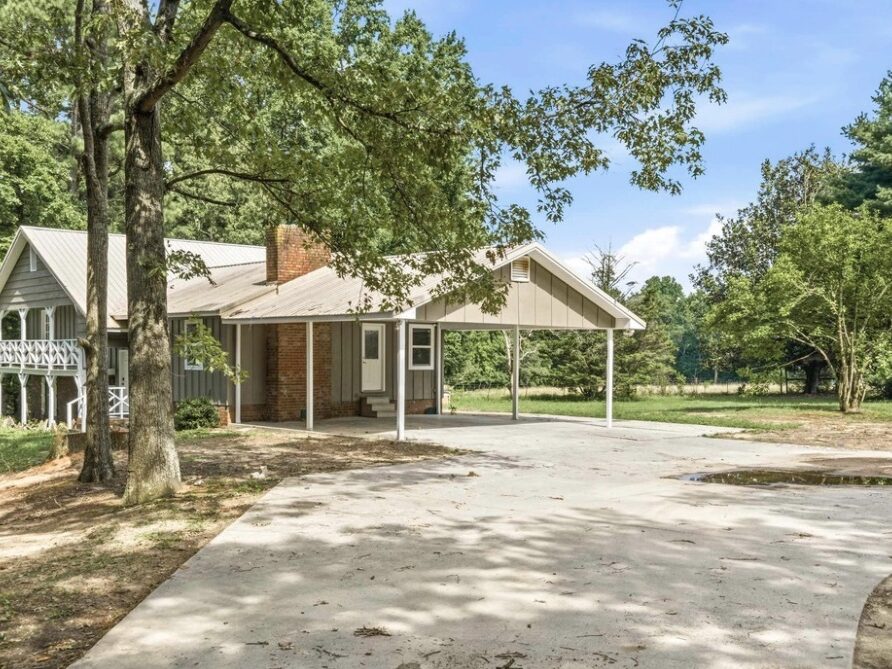 2944 McCurdy Ave Rainsville, AL